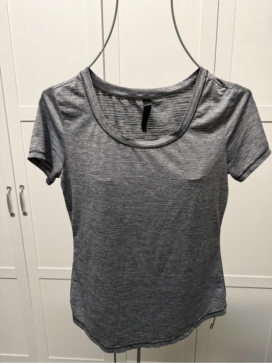 Tops - Women's Short Sleeve Scoop Neck Tee - Gray